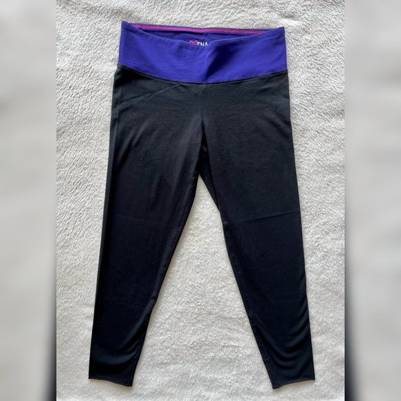 TNA Pants - Artizia TNA Black 3/4 Length Leggings